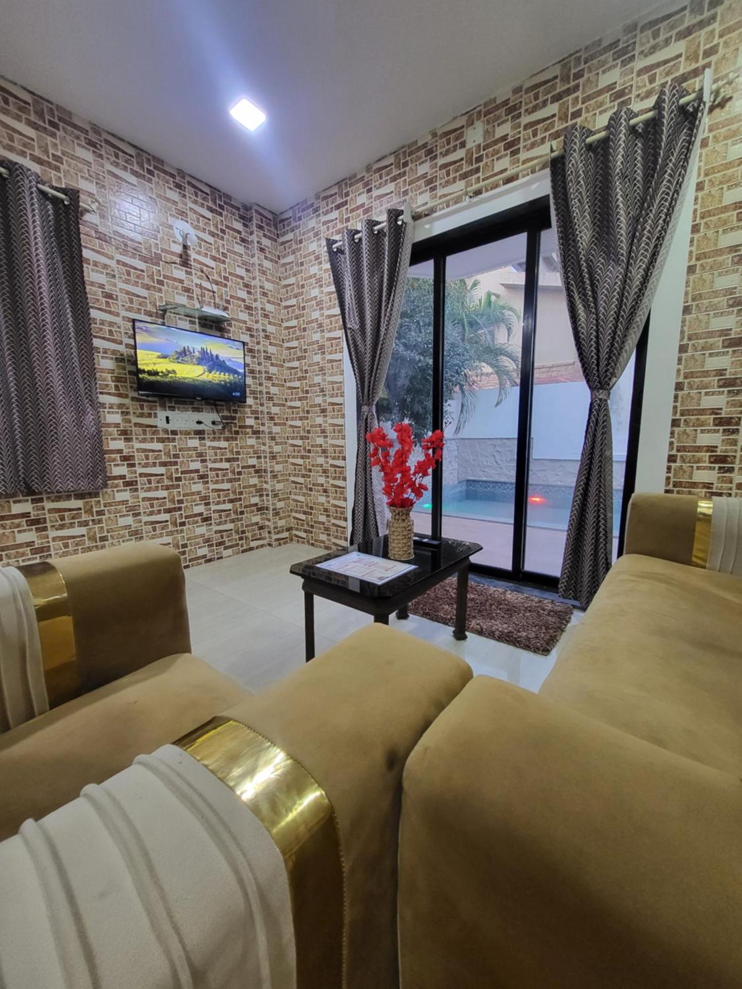 The Perfect Stays Para Disco Big Pool Cricket Turf Villa Lonavala Exterior photo
