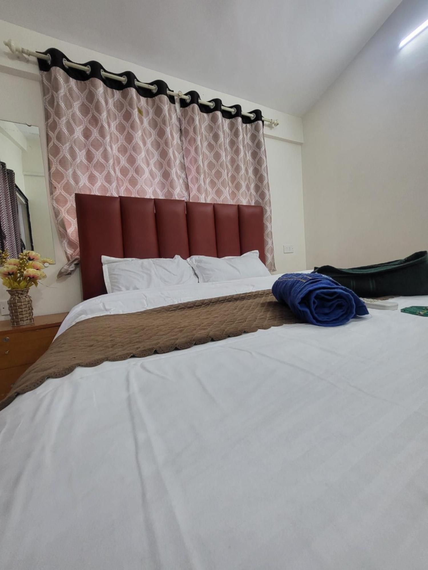The Perfect Stays Para Disco Big Pool Cricket Turf Villa Lonavala Exterior photo