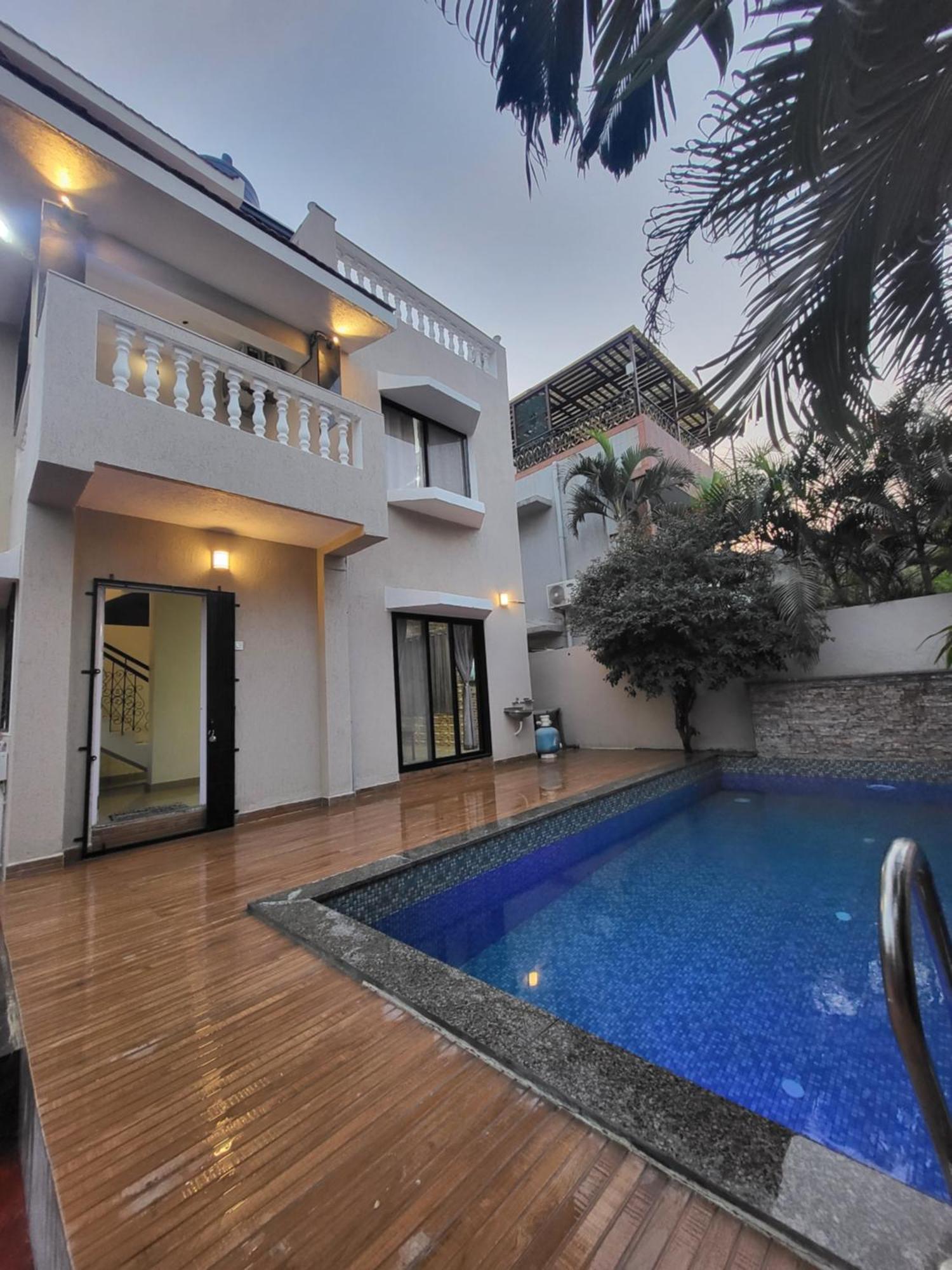 The Perfect Stays Para Disco Big Pool Cricket Turf Villa Lonavala Exterior photo